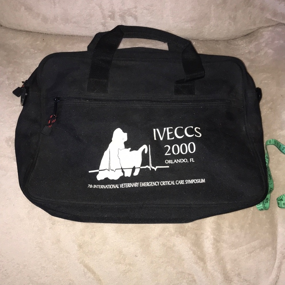 Leeds black and white animal health bag 💕